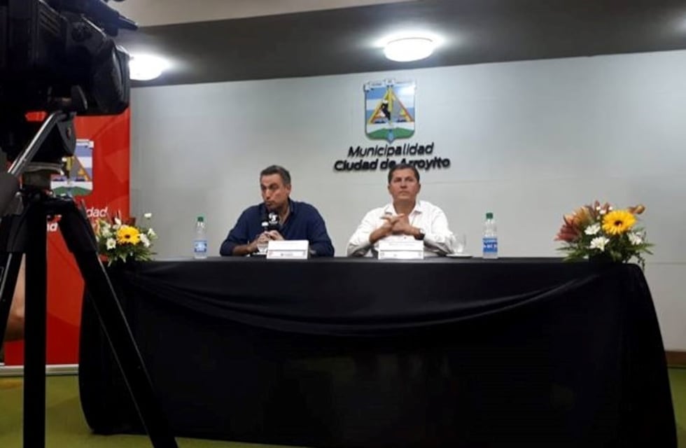 Ramón Mestre junto al intendente Cravero entregaron viviendas del plan Casa y Casa Social en Arroyito