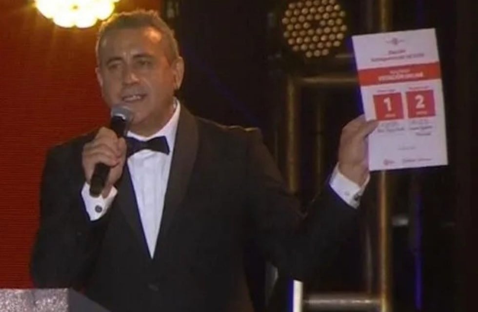 El conductor de la Fiesta del Sol pidió disculpas por leer mal los votos