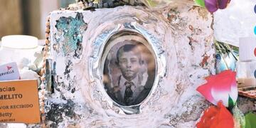 Carmelo Rojas, el niño que llora en el cementerio de San Luis
