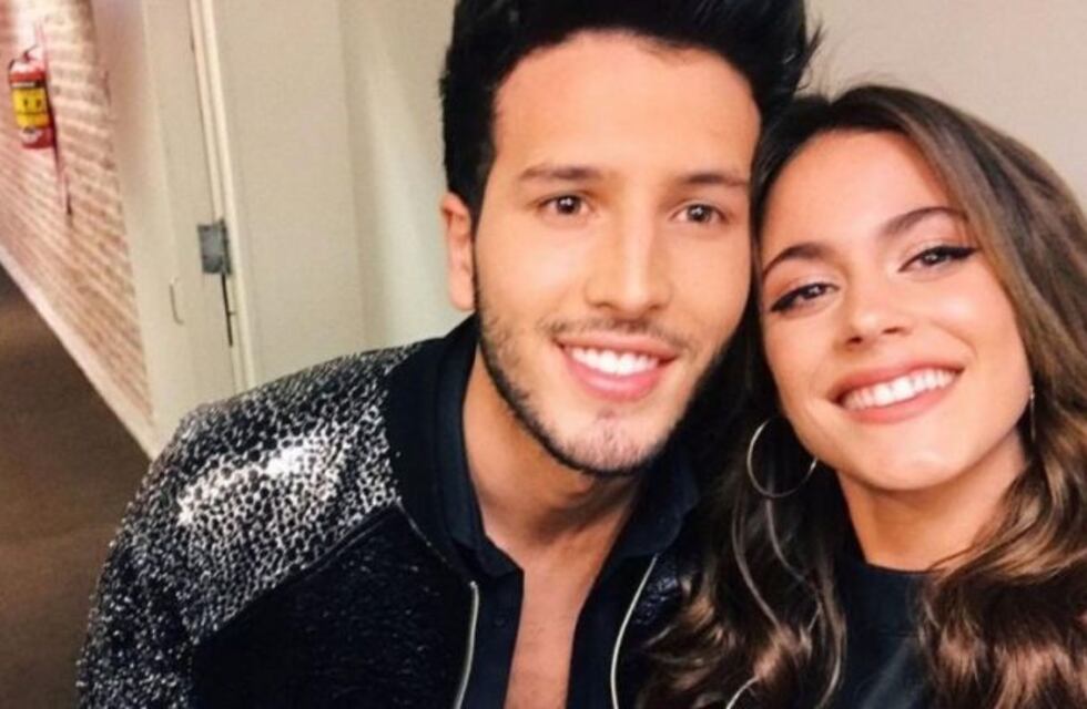 Tini Stoessel y Sebastián Yatra: fotos mimosas en un avión y romance confirmado