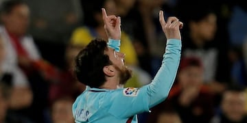 Soccer Football - La Liga Santander - Las Palmas vs FC Barcelona - Gran Canaria Stadium, Las Palmas, Spain - March 1, 2018 Barcelona’s Lionel Messi celebrates scoring their first goal REUTERS/Santiago Ferrero
