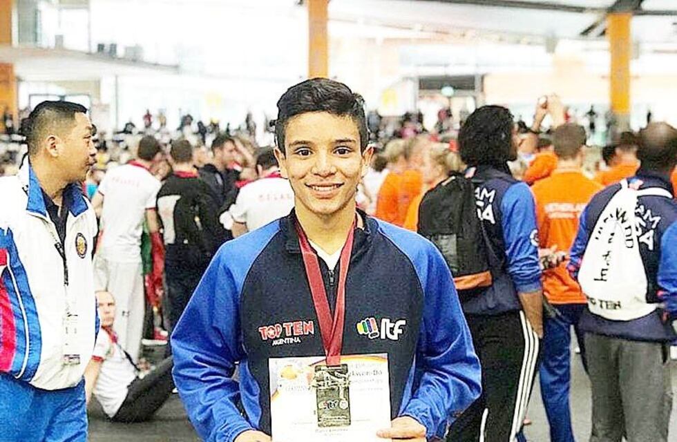 Jonathan Barco con medalla de plata en Alemania