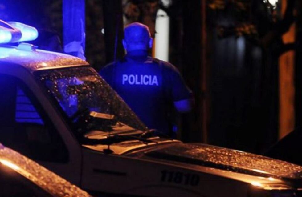 Lo hicieron arrodillarse, lo amenazaron con un arma y le robaron hasta la alianza