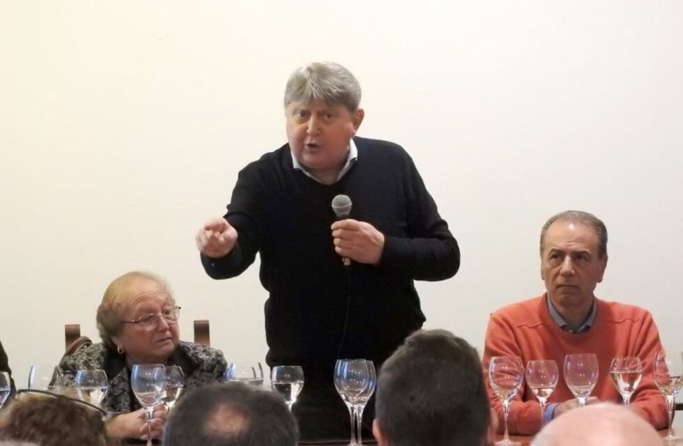 Santarelli recibió el acompañamiento de referentes del PJ regional