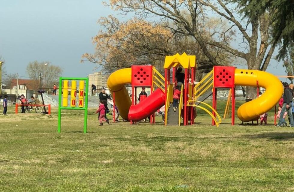 Comisión vecinal del Barrio Güemes: "No está permitido bajo ninguna circunstancia el uso de los juegos"