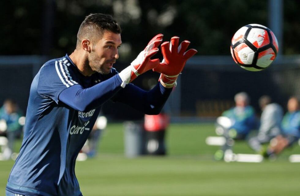 Estudiantes pierde a Mariano Andújar por tres partidos por una fractura en su mano