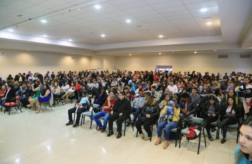 Bertone encabezó la entrega de certificados del Centro de Formación Laboral "Dr. Manuel Belgrano"