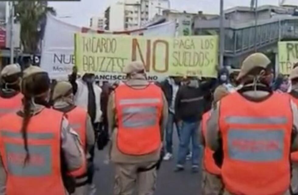 Manifestantes realizaron un corte total en el puente Pueyrredón