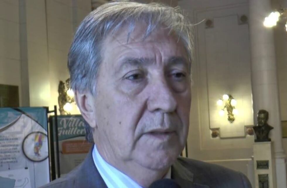 Senador justicialista confirmó que acompañará la candidatura de Bonfatti a gobernador