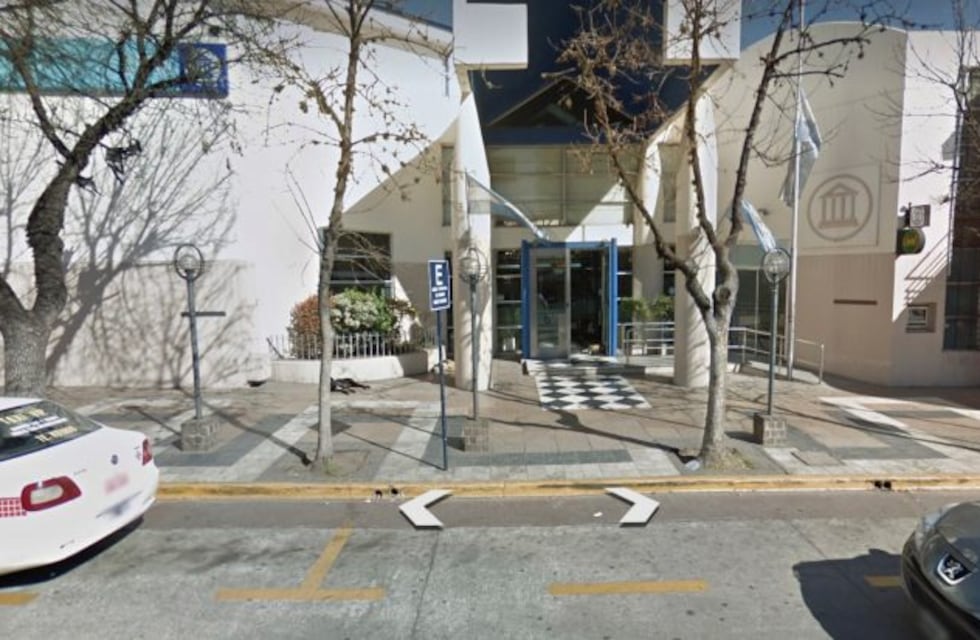 Insólito: les pidió dinero a policías de Carlos Paz y luego los agredió