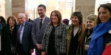 La dirigente socialista asistió al acto oficial por el 230° Aniversario de la Fiesta Nacional de Francia\u002E (@jczabalza)