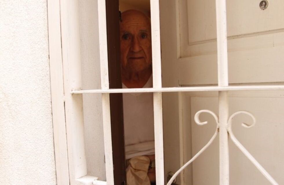 Le robaron la jubilación a una pareja de ancianos