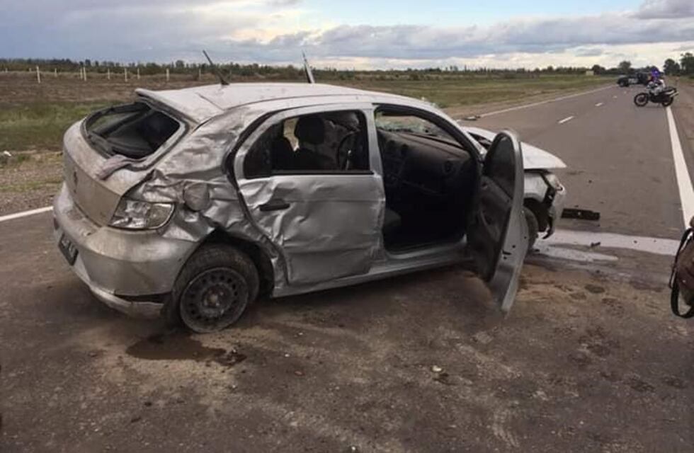 Conductor de 28 años está muy grave tras un vuelco en la ruta nacional 143