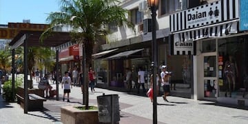 Peatonal Junín con una oferta de descuentos de la temporada de verano\u002E