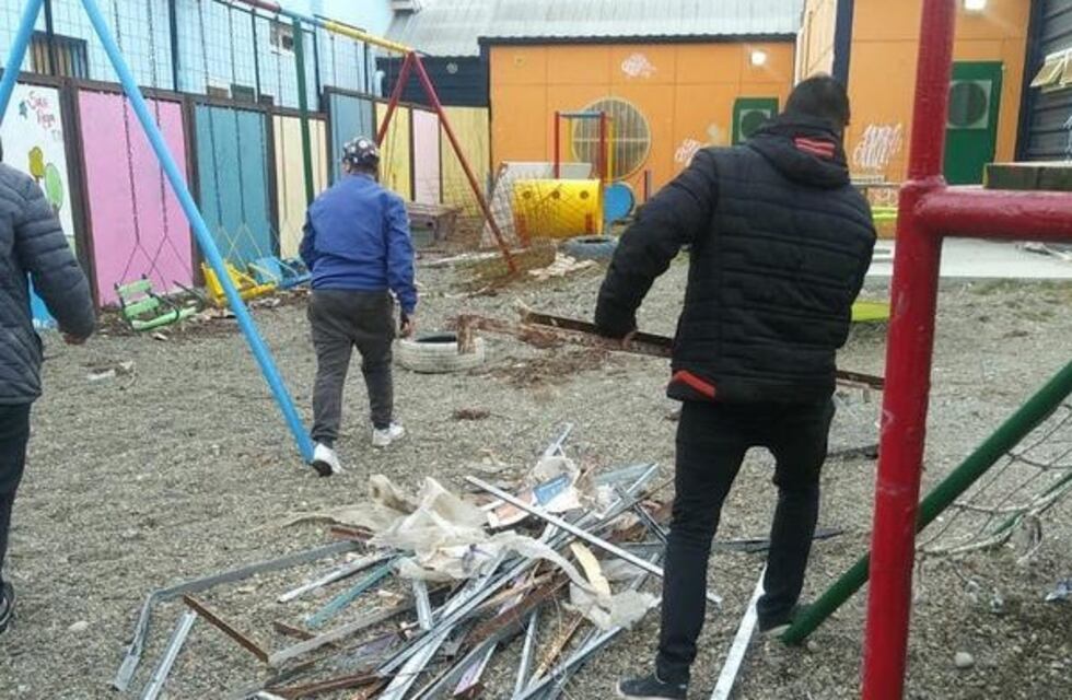 Comienzan los trabajos de limpieza de predios de los establecimientos escolares de la Provincia