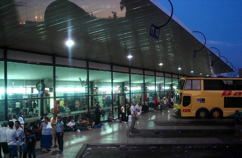 Comenzó un paro de colectivos de media y larga distancia en el interior del país