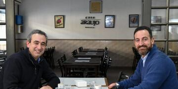 Los funcionarios aprovecharon la flexibilización para una reunión de trabajo\u002E (@robertosukerman)