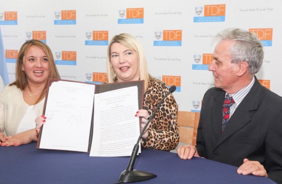 La Gobernadora Bertone promulgó la Ley Provincial de Escuelas Experimentales