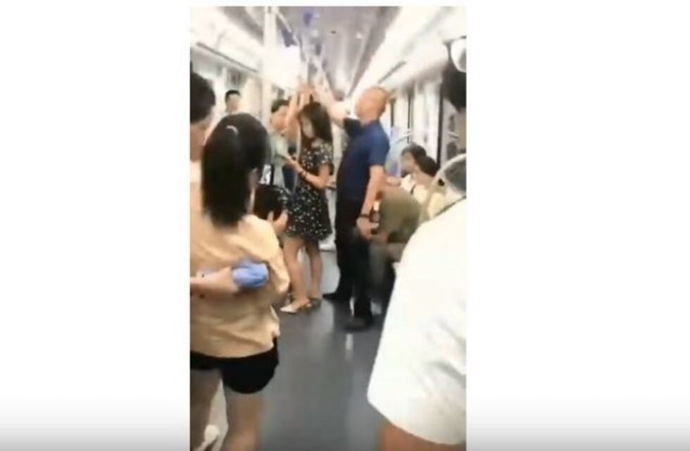 Viral: la ejemplar actitud de un pasajero al ver a otro hombre acosando a una joven