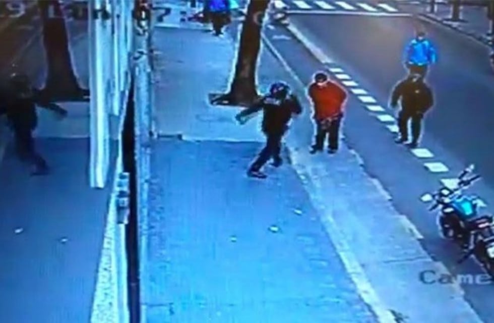 Excarcelaron al policía que causó la muerte de un hombre tras pegarle una patada
