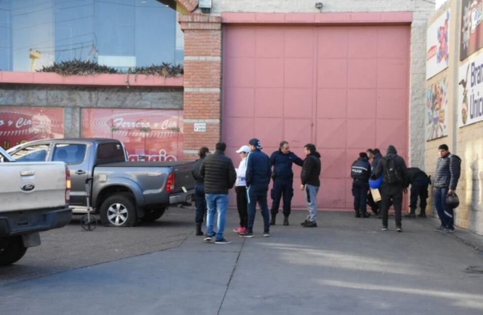 San Luis: encontraron el vehículo que usaron para el asalto en la distribuidora Ferrero