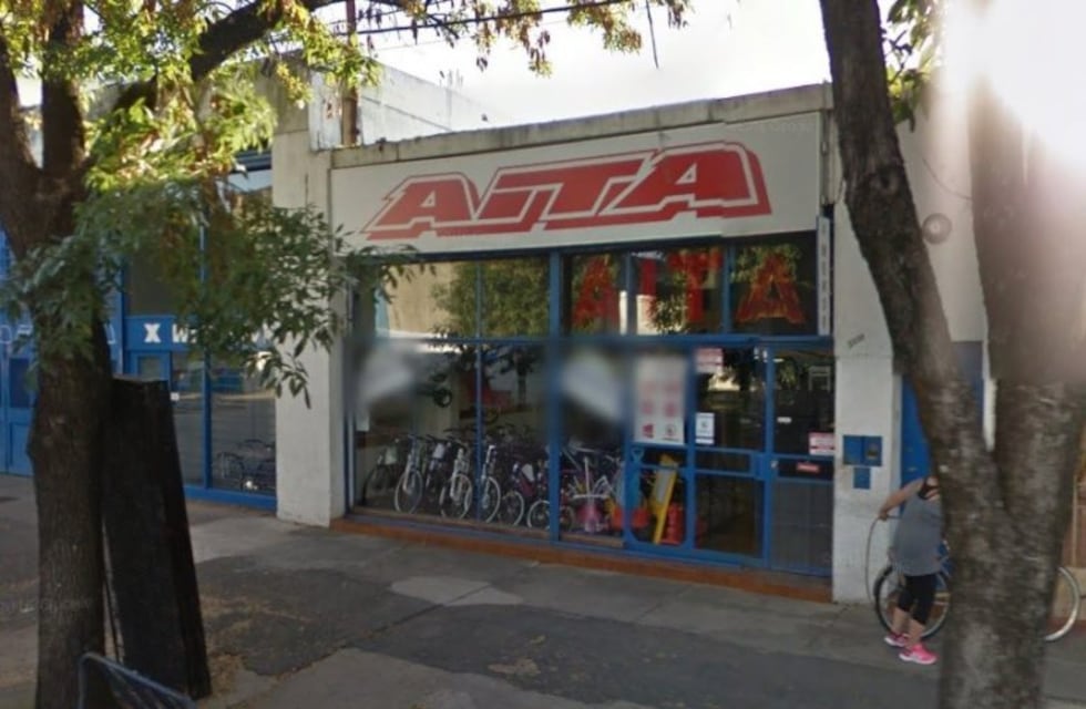 Se llevaron bicicletas de alta gama tras romper una vidriera en zona sur