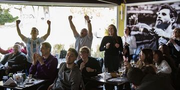 Partido Argentina - Nigeria en el bar de Lio Messi