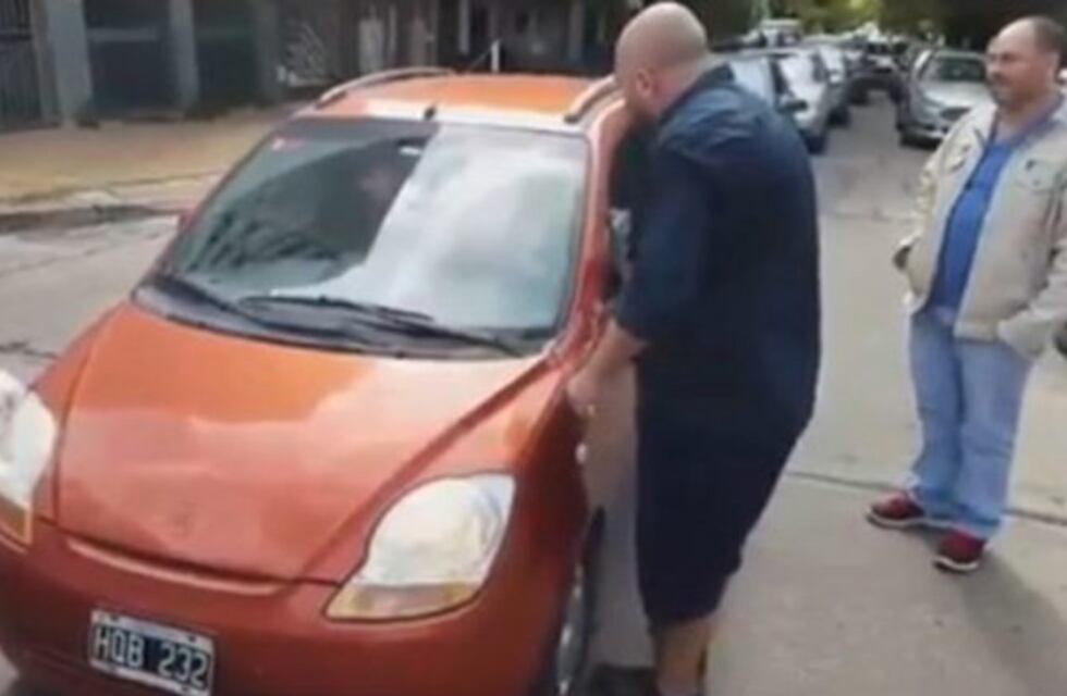 Escracharon a una familia que intentó abandonar a un perro