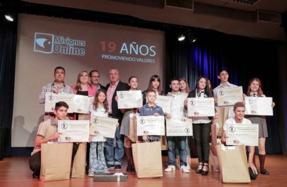 Passalacqua entregó diplomas a alumnos con mejores promedios