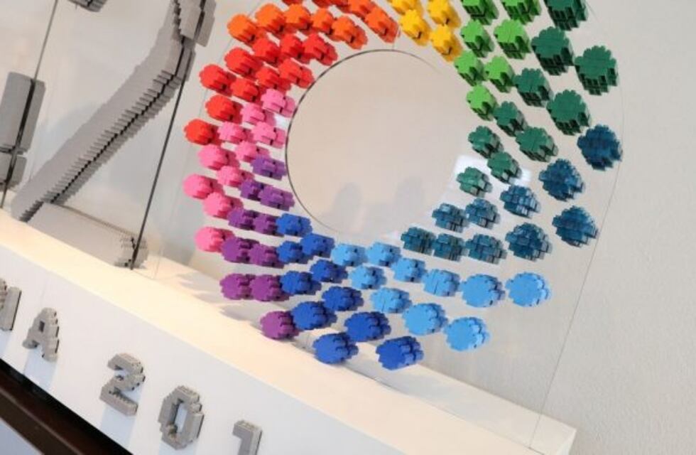 Logo del G20: se usaron más de 15.000 ladrillitos para construirlo