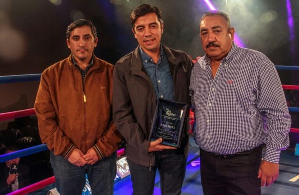Emoción en el homenaje del boxeo a Julio Moya