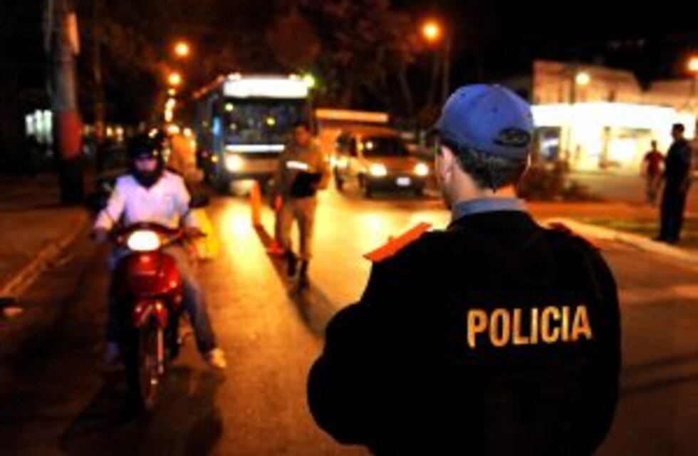 Iba como acompañante y la detuvieron por agredir a la policía durante un control de tránsito