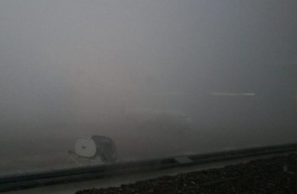 La niebla complicó la operatoria del aeropuerto y restringe la visibilidad en las rutas