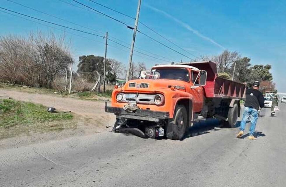 Un camión atropelló y mató a un motociclista en Timbúes