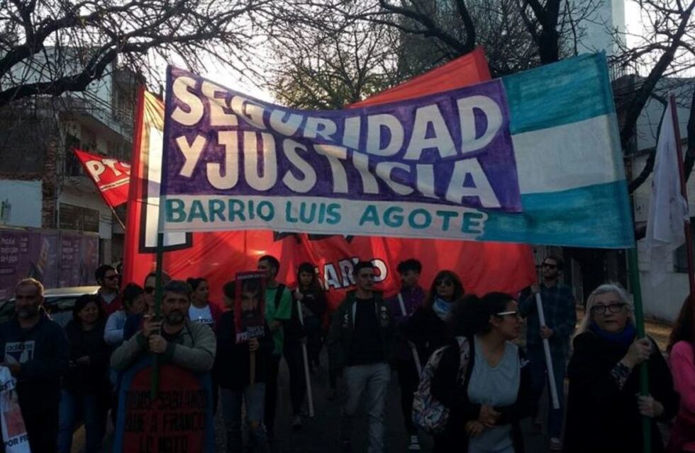 Vecinos de barrio Luis Agote realizan un cacerolazo por la inseguridad