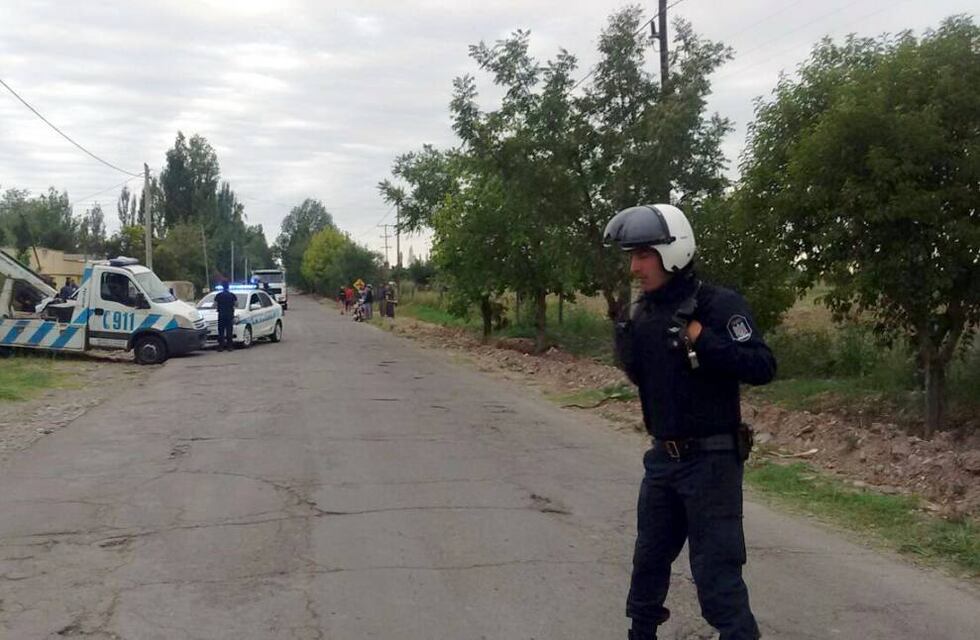 Una motociclista perdió un pierna y sus hijos quedaron internados tras chocar con una camioneta