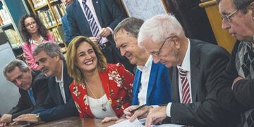 La intendenta Myrian Prunotto firmó el convenio con el gobernador Juan Schiaretti y el rector de la UNC, Hugo Juri\u002E