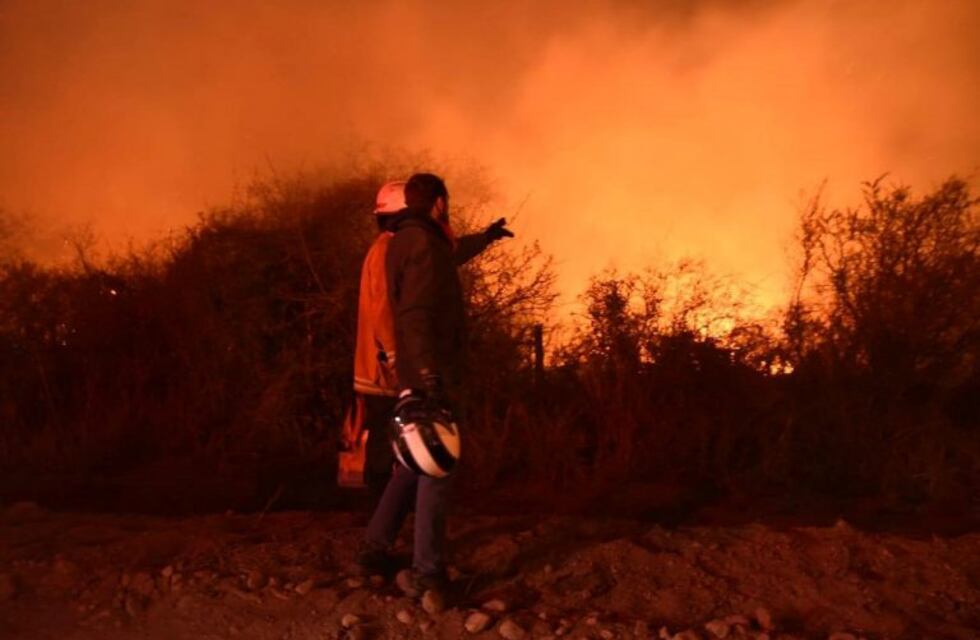 El incendio en Capilla del Monte se reavivó y no da tregua