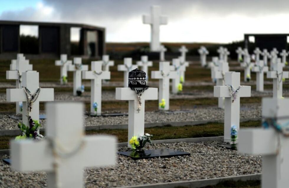 Caídos en Malvinas: identificaron al soldado número 100 en el cementerio de Darwin