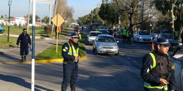 En Granadero Baigorria por intentar esquivar un control de tránsito motociclista terminó atropellando a un policía\u002E (Archivo)