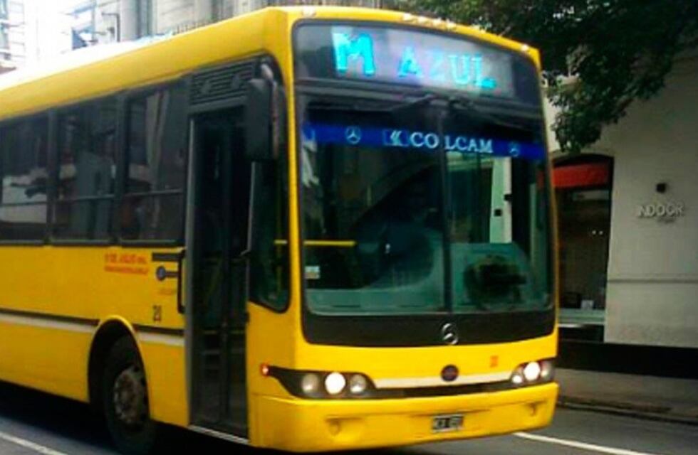 Detuvieron a un hombre por masturbarse arriba de un colectivo en el centro