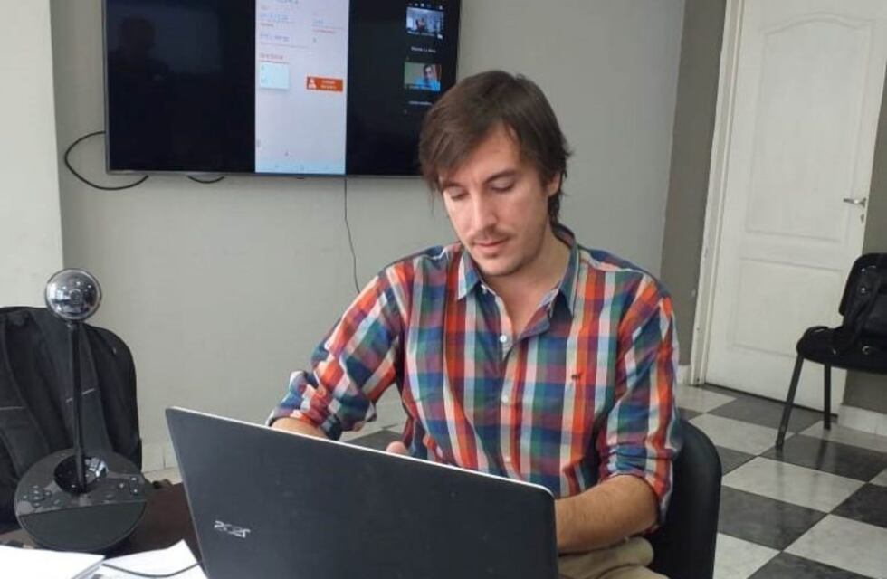 Inteligencia artificial aplicada a un robot que responde sobre coronavirus