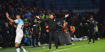 Tras un 4-4 de Belgrano para el infarto, las explicaciones del DT Juan Cruz Real (Foto: Javier Ferreyra).