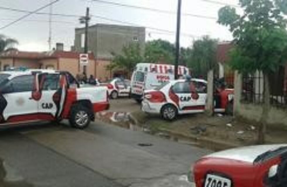 Dos patrulleros perseguían a otro auto y chocaron entre sí