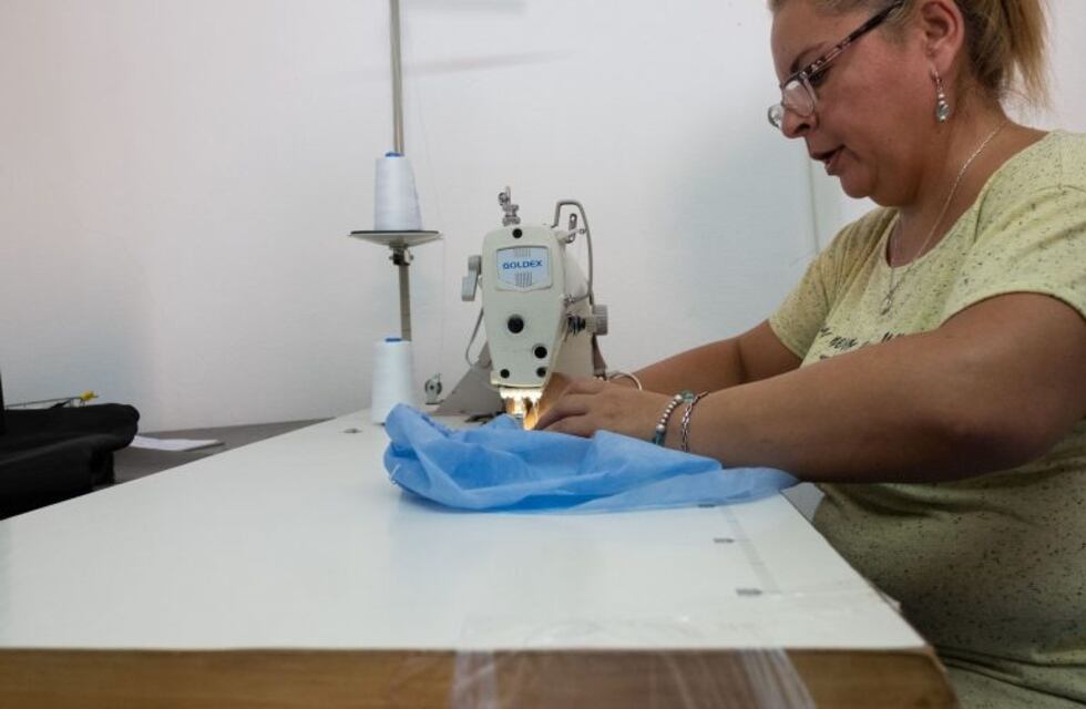 El taller textil de Paraná confecciona elementos para afrontar la pandemia