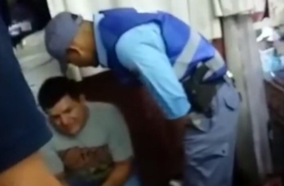 Los sorprendieron robando calzoncillos en Balbi a un policía y su pareja