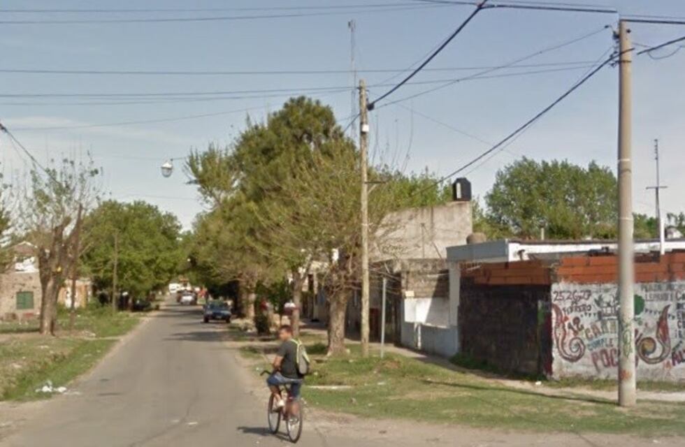 Peligrosos y armados: robaron 22 mil pesos y huyeron a los tiros en una moto