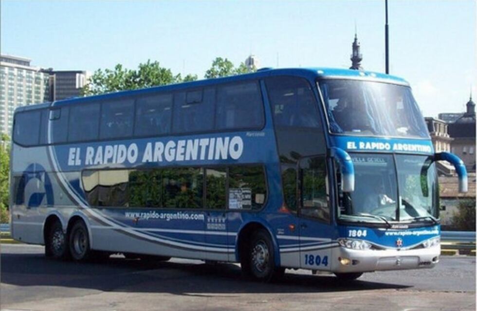 Choferes de larga distancia de El Rápido Argentino paran en todo el país