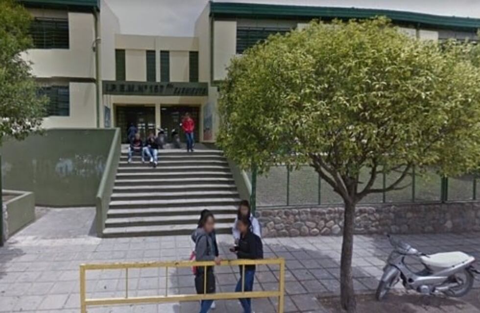 Cuatro menores fueron atrapados en el interior de una escuela en Cosquín