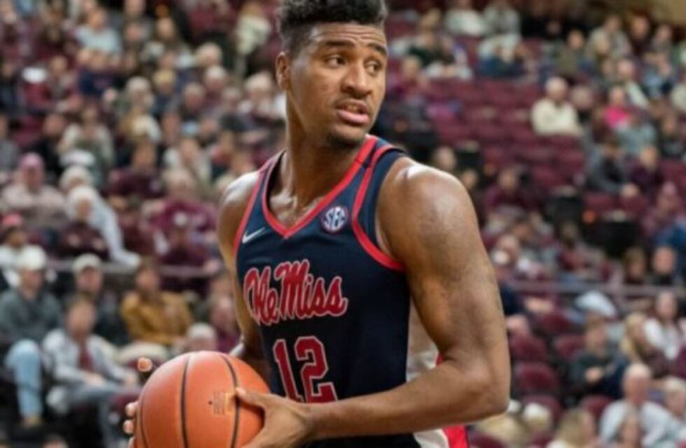 Cambio en Atenas: se va Jones, llega Stevens